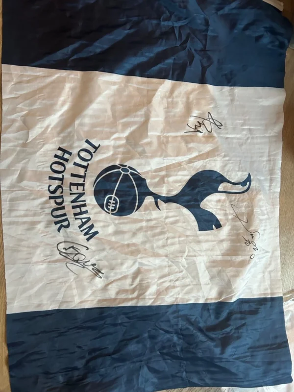 Tottenham Hotspur Flag Sigend GOMES, SANDRO, CHIMBONDA *RARE* EXACT VIDEO PROOF