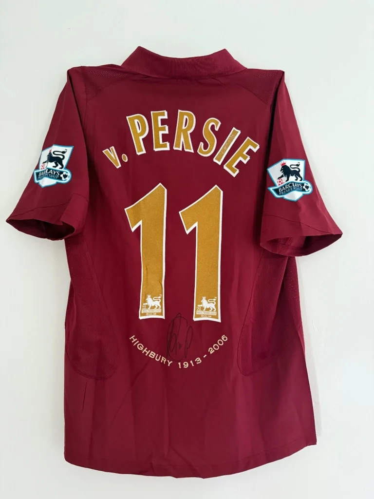 Celebrate Arsenal’s historic final season at Highbury with this 2005/06 Home Shirt, beautifully signed by Robin van Persie at a private session in Rotterdam, August 2025. Van Persie was a rising star in Arsène Wenger’s squad that season, playing alongside club icons Thierry Henry and Dennis Bergkamp. This shirt is a true slice of Arsenal history. ✔️ Rare shirt from the Highbury farewell campaign ✔️ Signed clearly by RvP ✔️ Exact video proof of signing included ✔️ Comes with official COA An incredible collectible for any Arsenal fan or Premier League enthusiast.
