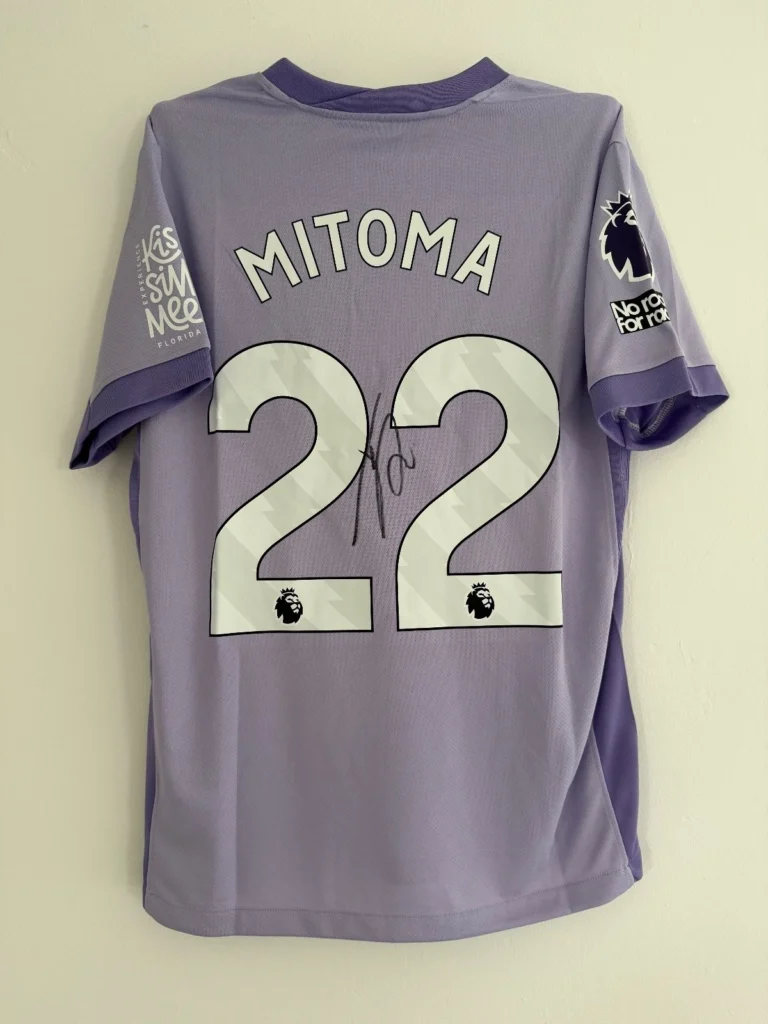 Kaoru Mitoma Brighton signed shirt